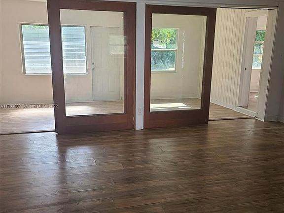 2nd image of 522 18th St #522