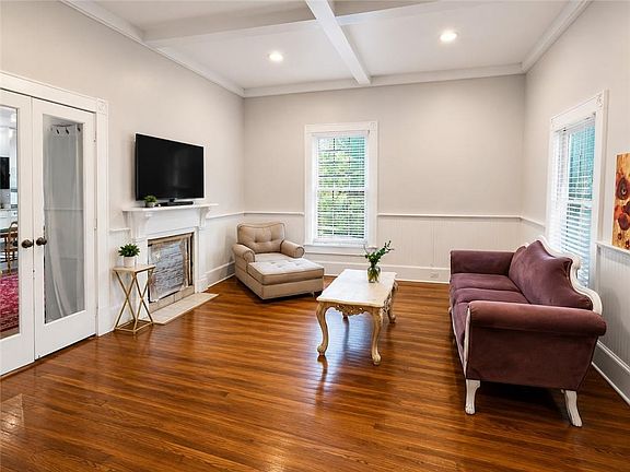 2nd image of 1090 Forest Ave