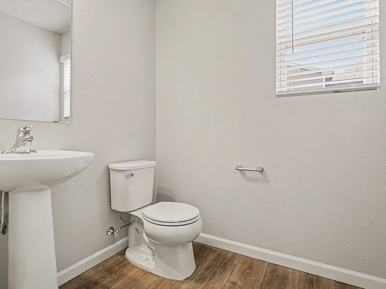 1030 Maple Ave — Photo 17