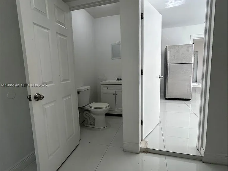 551 NW 41st St #4 — Photo 4