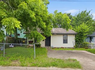 817 Chihuahua St, Lockhart, TX 78644