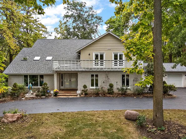 1935 Green Trails Dr, Lisle, IL 60532