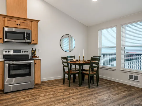 Astoria Waterfront, 461 32nd St #A-301, Astoria, OR 97103