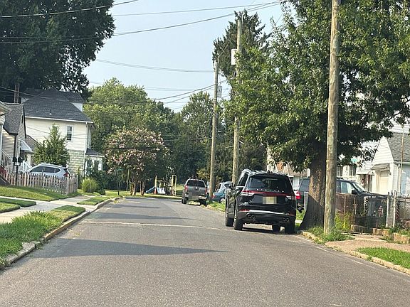 5th image of 32 University Ave