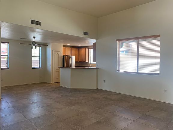 3rd image of 892 W Calle Carasol