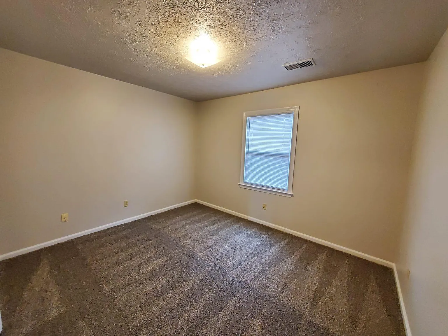 2 bed, 1.5 bath, 1007 sqft, $1,150 — Photo 1
