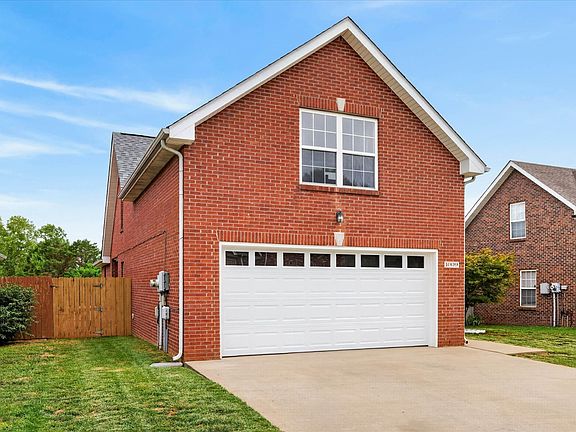 3rd image of 1009 Hendricks Ct