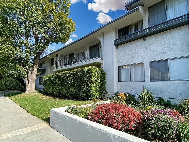 Yarmouth Apartments — Photo 6
