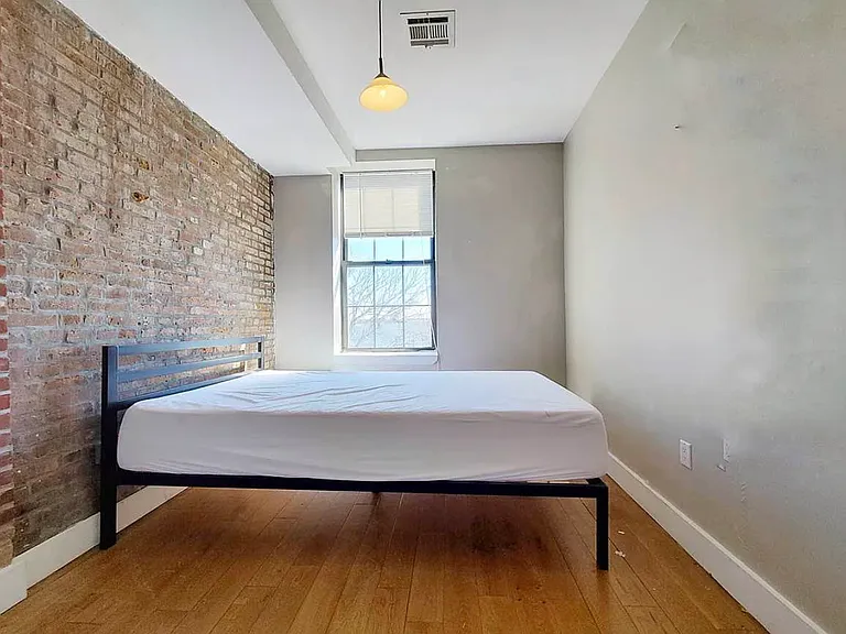 170 Suydam St #2F — Photo 4