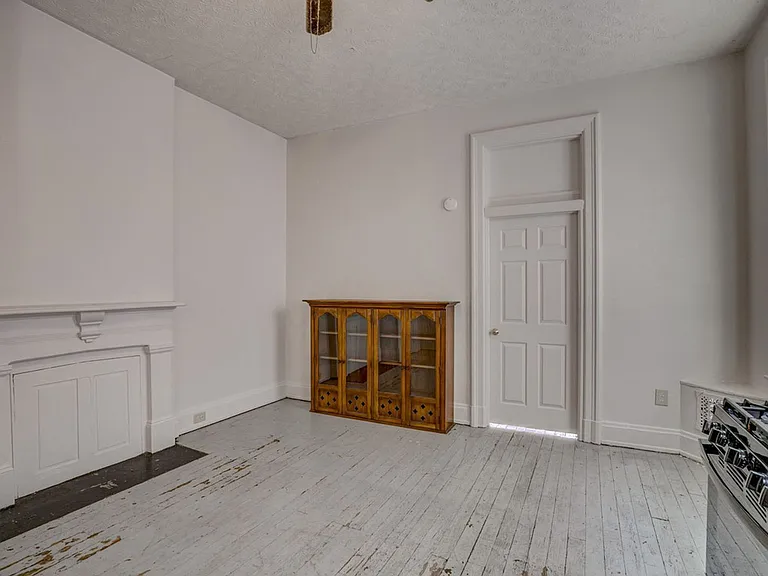 2235 Victor St #1B — Photo 16
