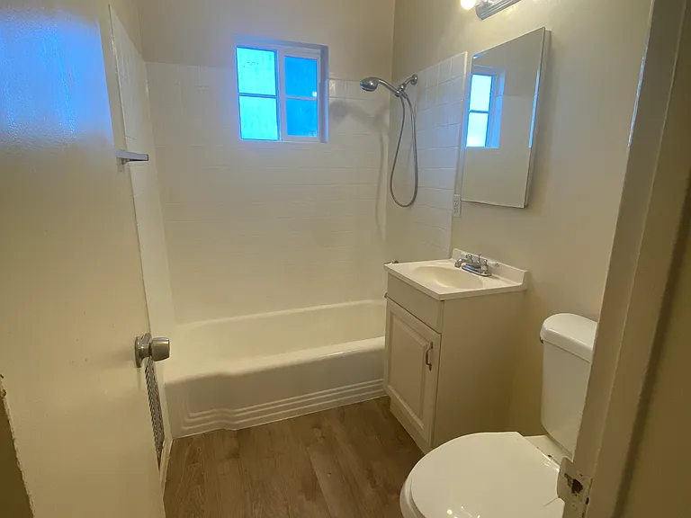 351 E Rossellen Pl #8 — Photo 7