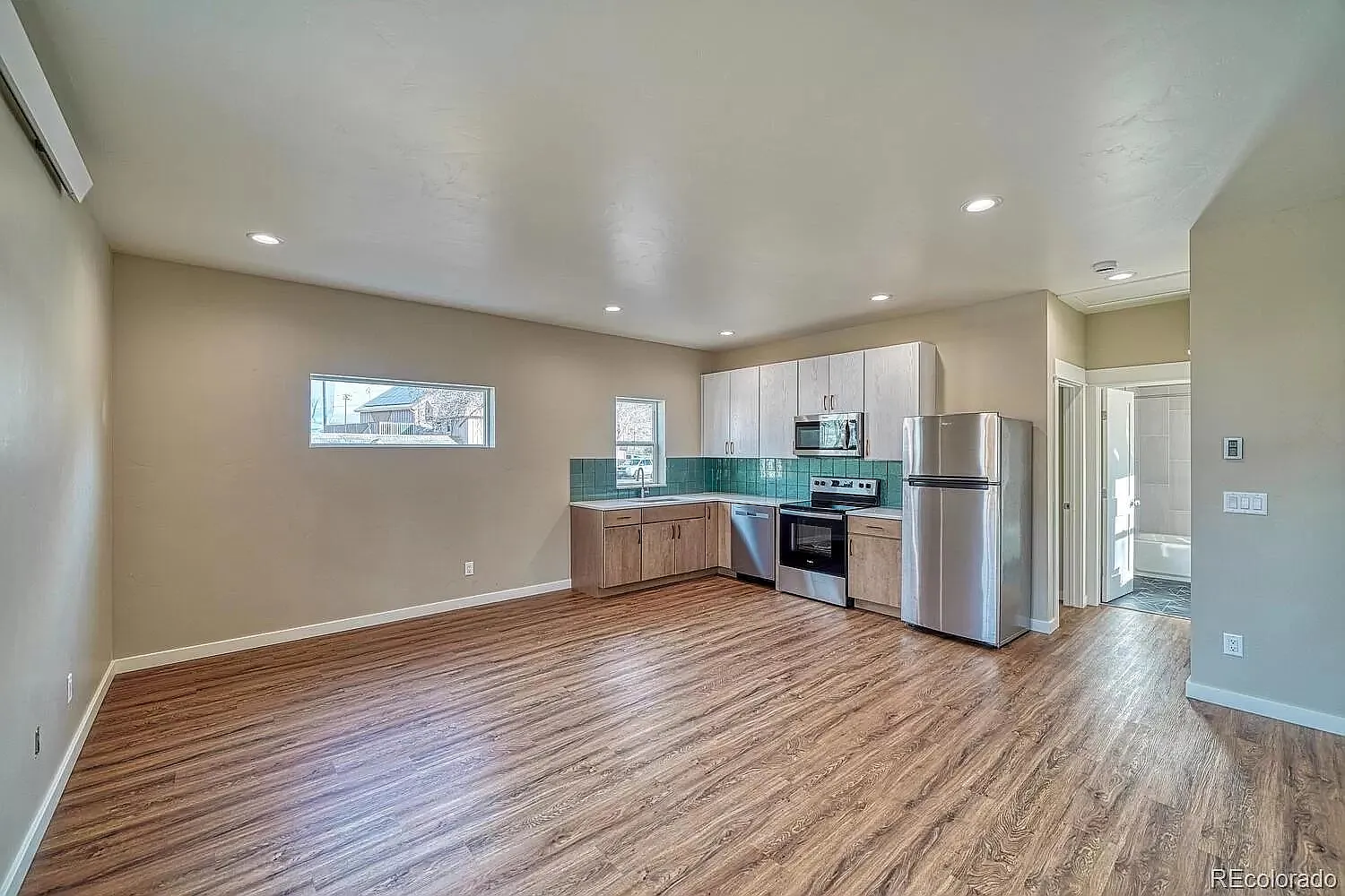 845 W 1st St — Photo 3