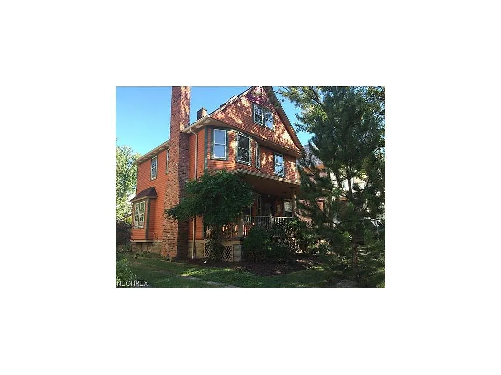 1483 Rosewood Ave photo 1