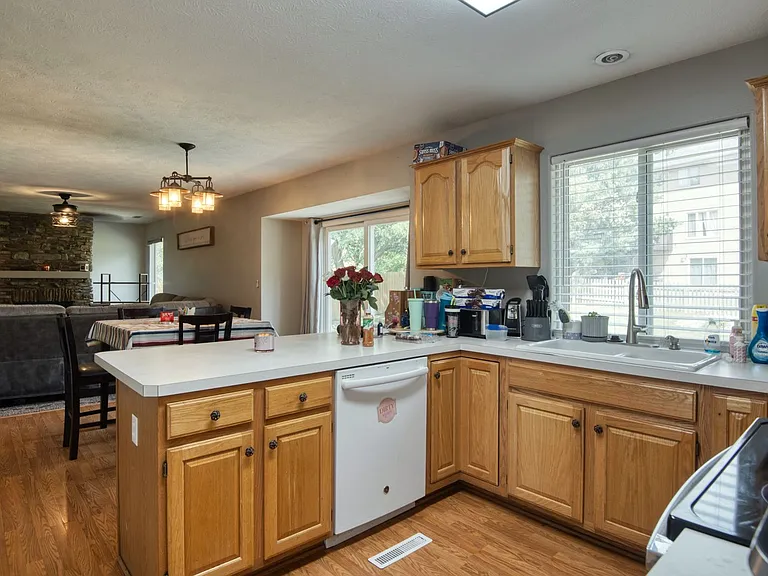 4413 S 176th Ave — Photo 5