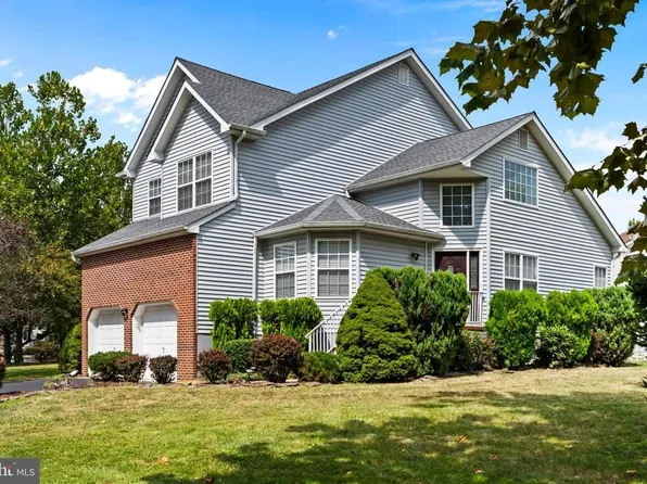 87 Canal View Dr, Lawrence Township, NJ 08648