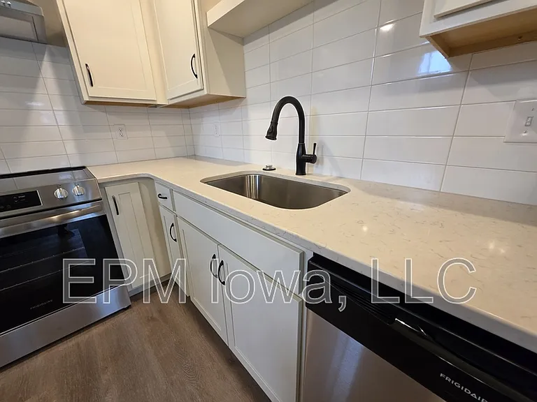 2311 Water Tower Pl — Photo 6