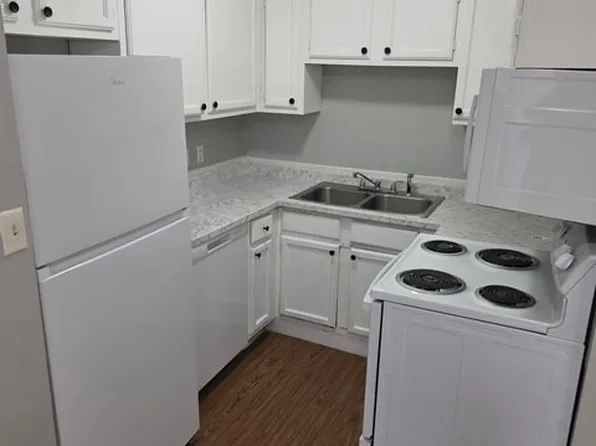 9 Azalea Ave #J, Hattiesburg, MS 39402