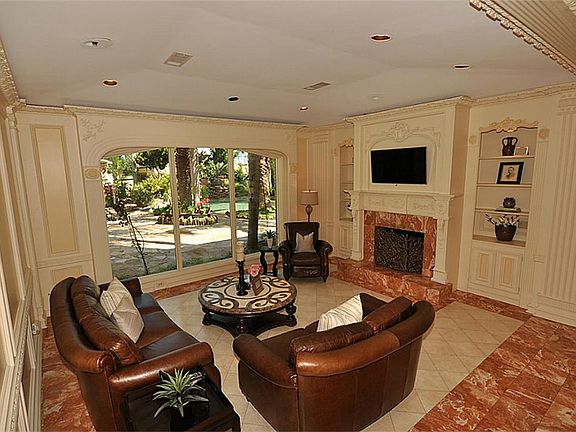 4th image of 8 Colony Park Dr