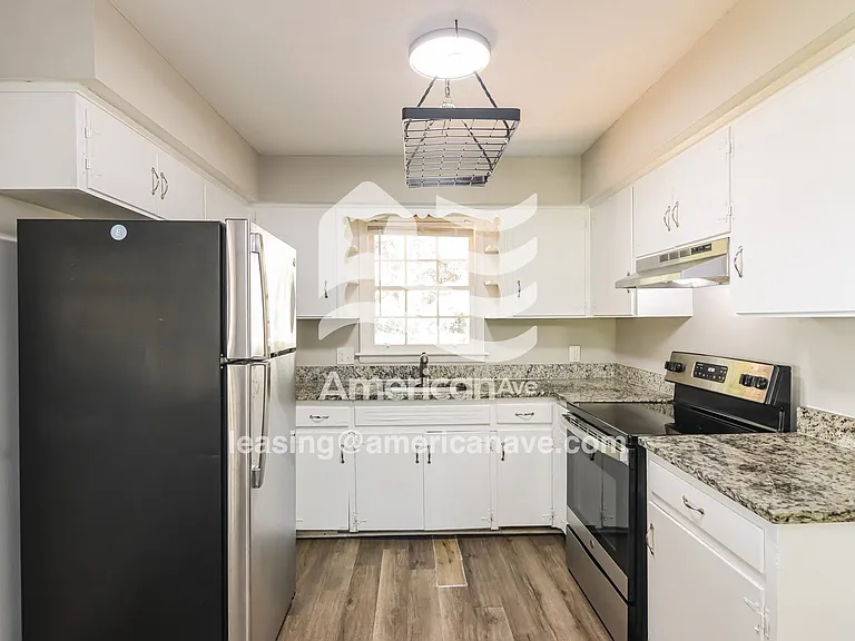 893367_006_kitchen_6.jpg