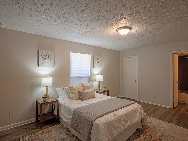 Grand Oaks Apartment — Photo 26