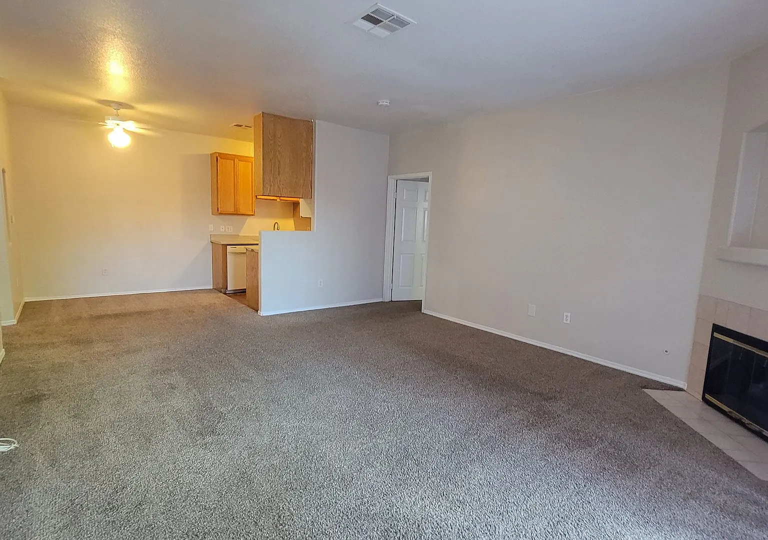 4730 E Craig Rd — Photo 3