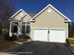 10 Trout Run Ter, Barnegat, NJ 08005