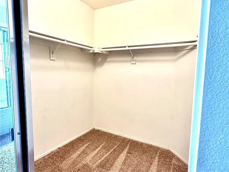 541 S Glenhurst Dr — Photo 17