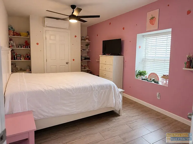 1025 Beach Blvd — Photo 11