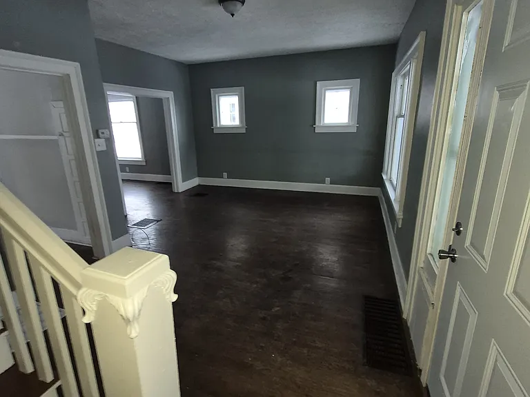 565 Garfield Pl — Photo 2