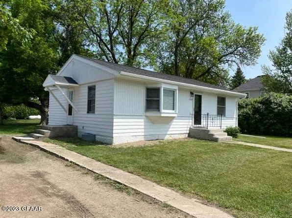 143 W Ramsey St, Pembina, ND 58271