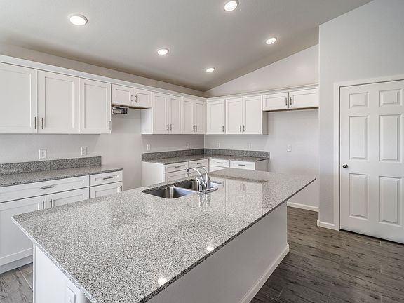 5th image of 2900 N Taylor Ln