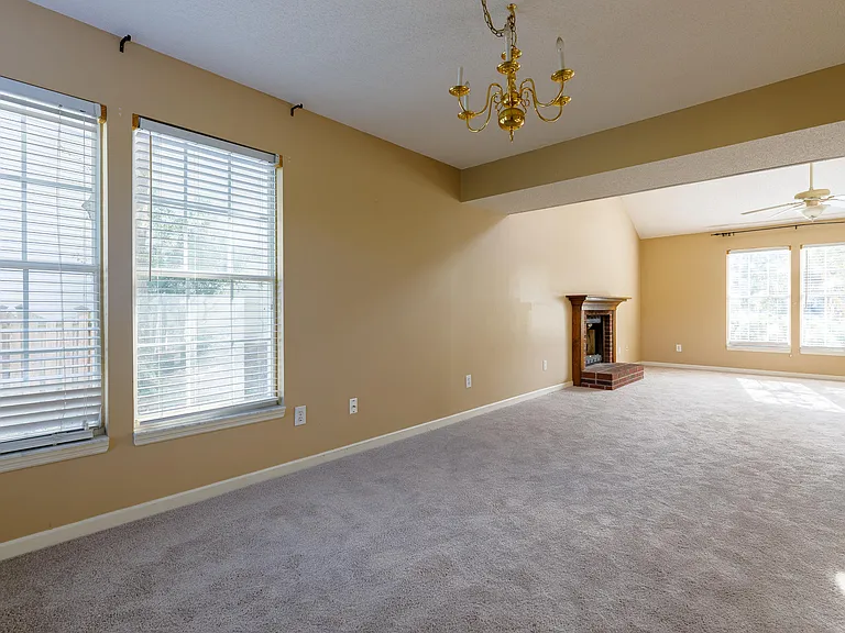 386 Jardinere Walk — Photo 6