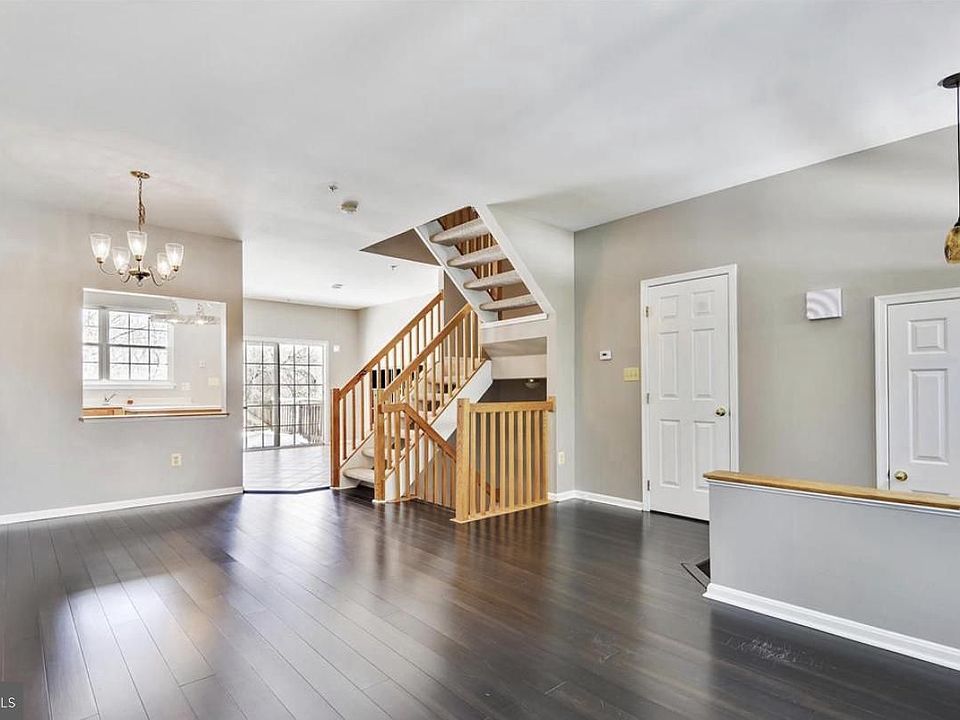 1st image of 211 Burkwood Ct
