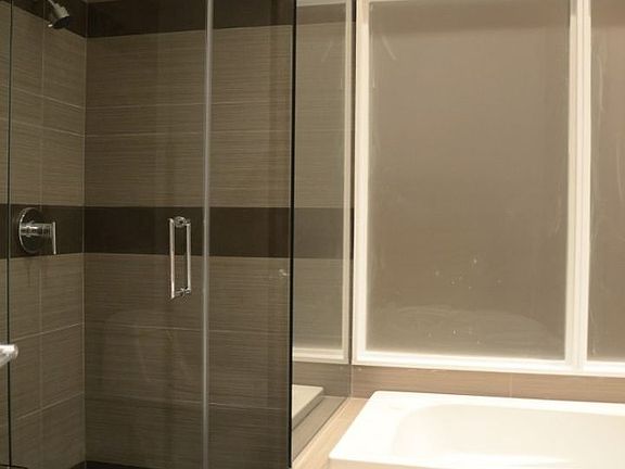 2nd image of 1533 Chestnut St #6