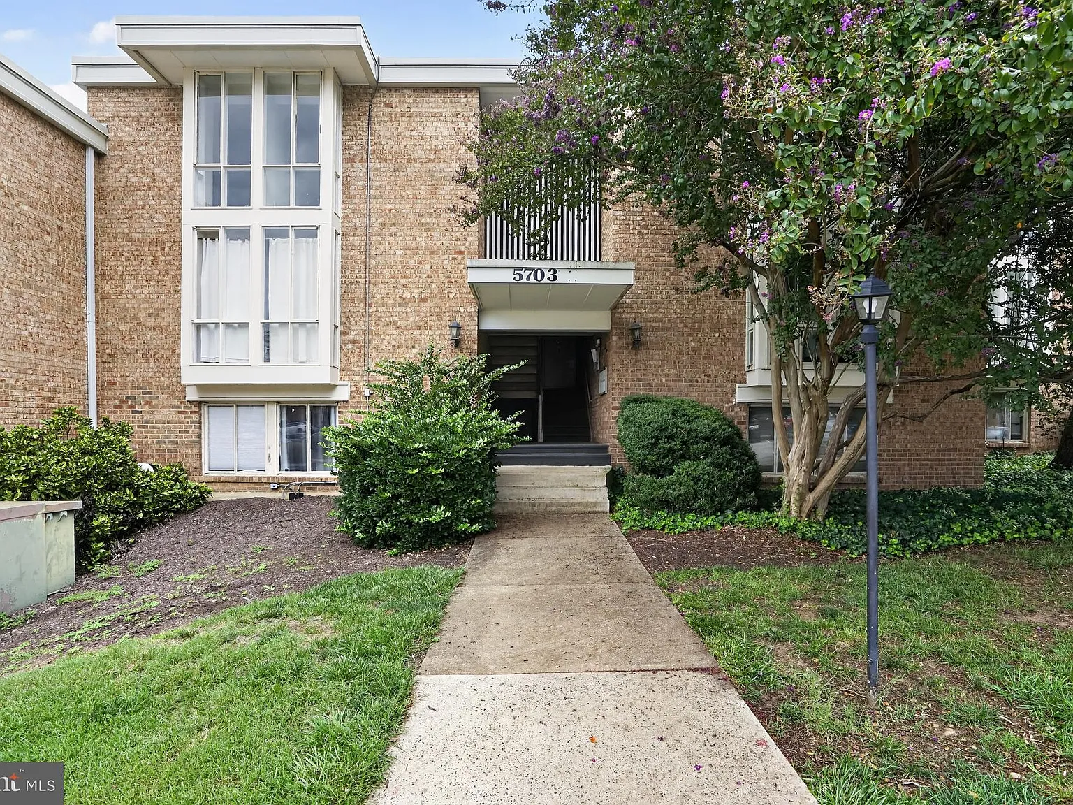 Huntington Club Condo — Photo 4