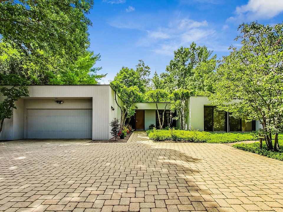 1st image of 3 Coventry Ln