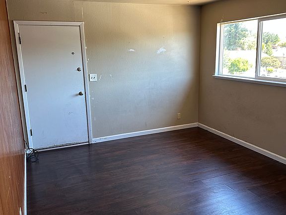 3rd image of 248 Roosevelt Ave #3