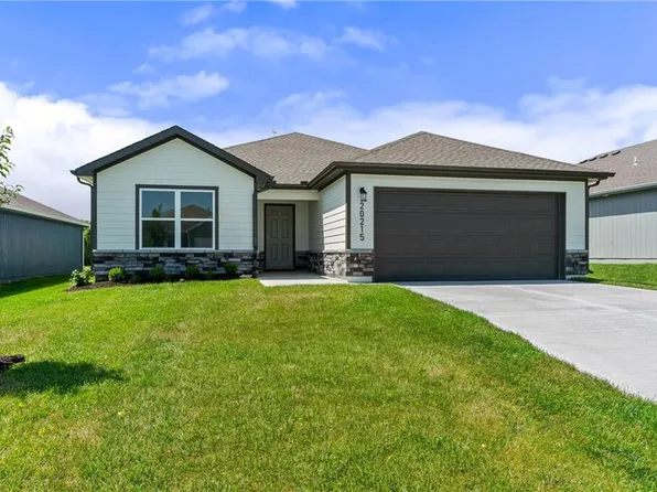 705 SW 6th Ter, Oak Grove, MO 64075