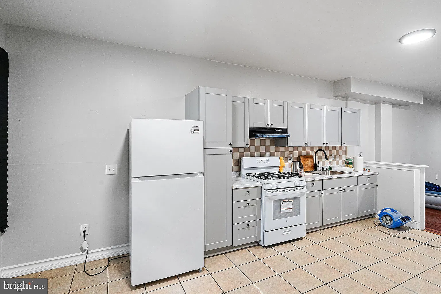 3 bed, 1.5 bath, $1,350 — Photo 4