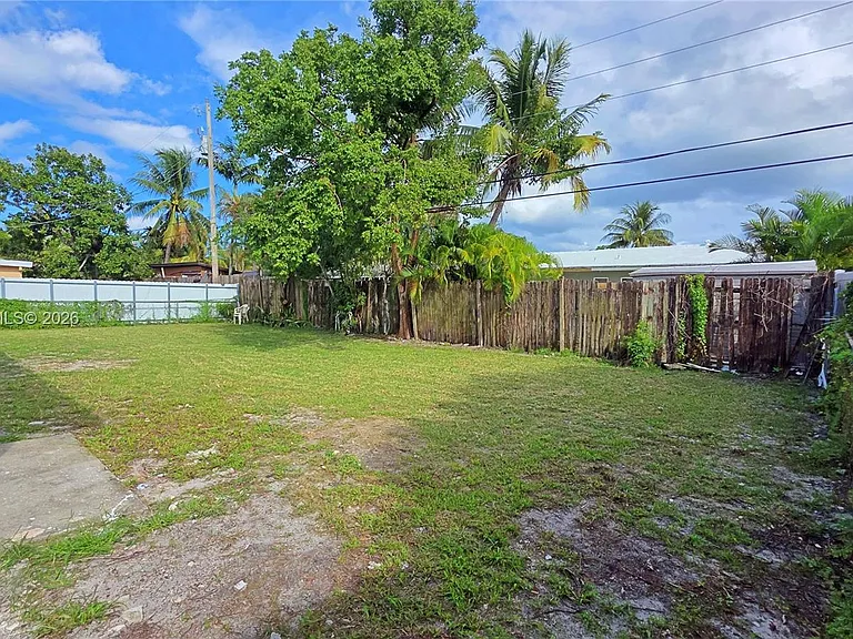 1700 N Cypress Rd — Photo 13
