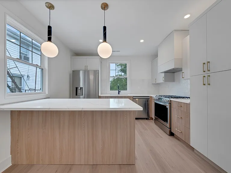 20 Lexington Ave — Photo 11