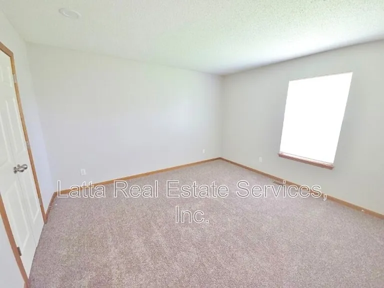 1834 Kingbird Ln — Photo 8