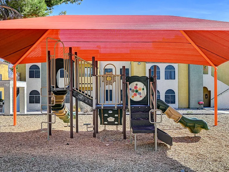 Desert Vistas Apartments — Photo 19