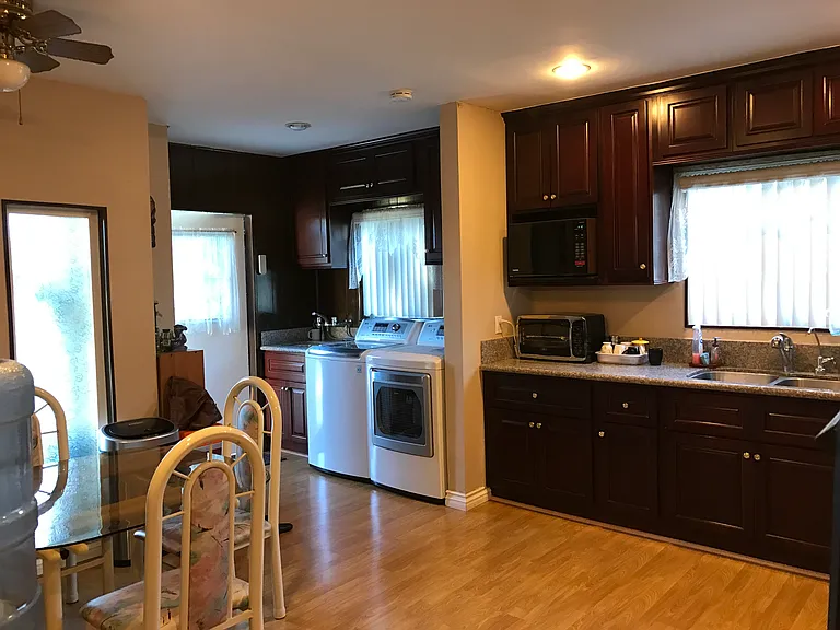 4638 Blackthorne Ave — Photo 22