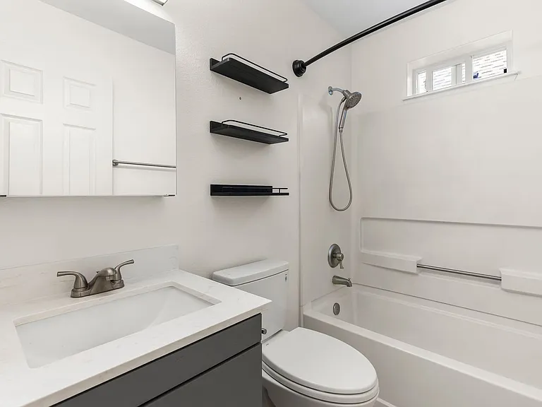 7 NE Morris St — Photo 18