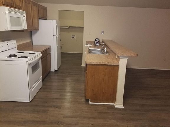 4th image of 6103 Collins Ct