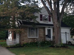 21080 Beachwood Dr, Rocky River, OH 44116