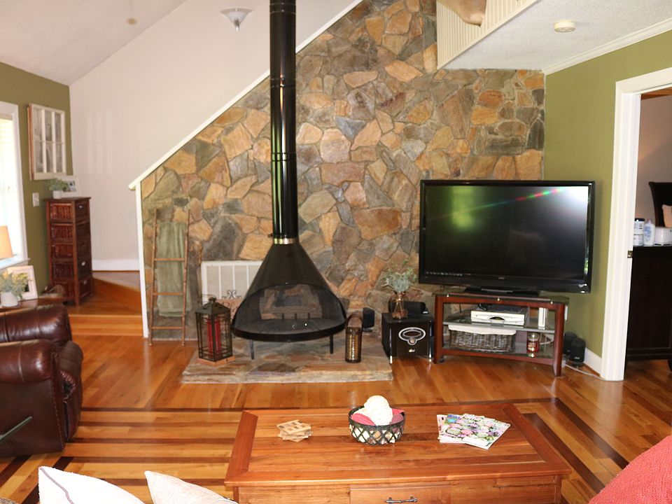 Rock wall & fire place
