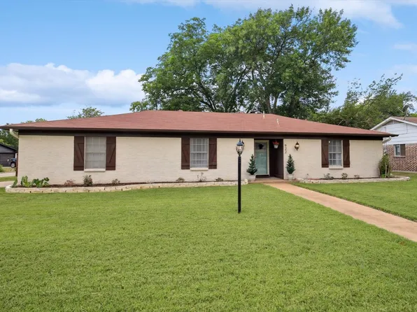 922 Kerry St, Benbrook, TX 76126