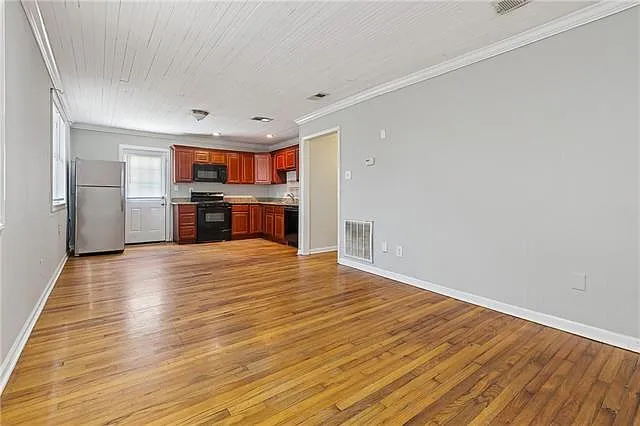627 Julius Ave — Photo 2